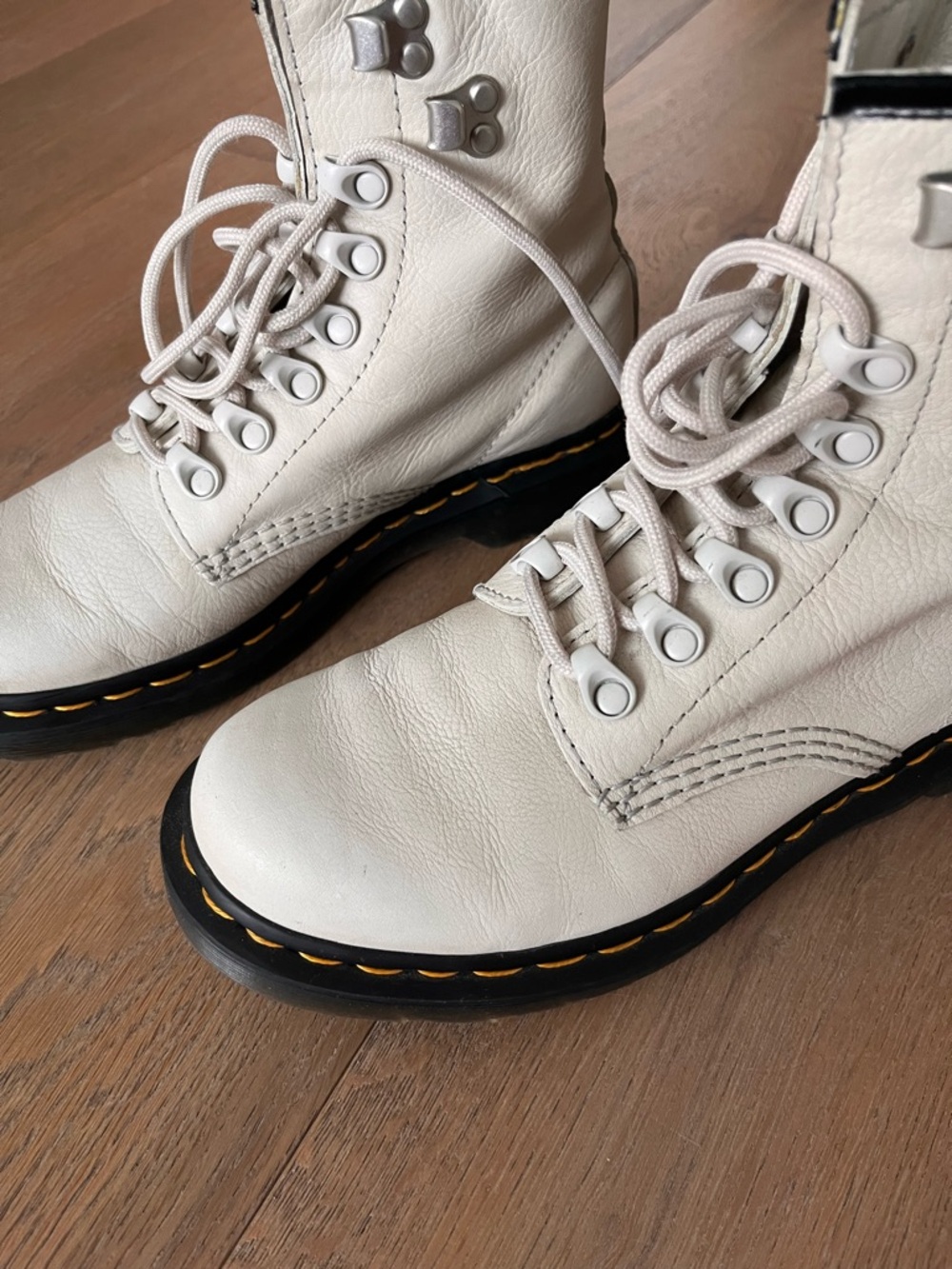 Dr. Martens 101 Silver Hardware Virginia Leather White Lace-Up Ankle Boots - Picture 4 of 8